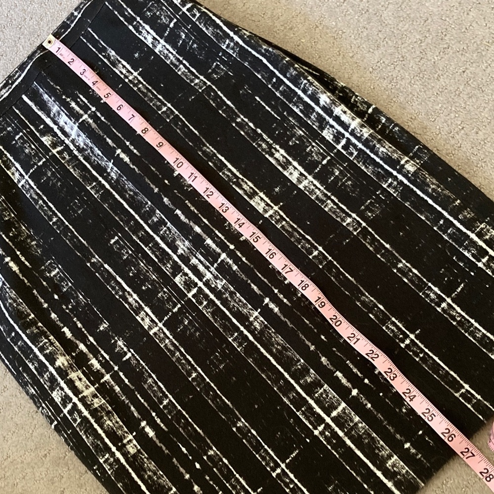 Banana Republic Black and White Pencil Skirt - Picture 6 of 8